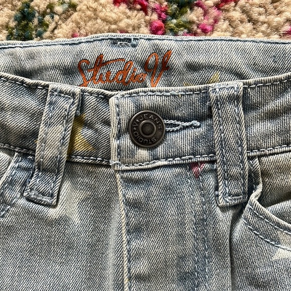 🆕 NWT Studio V Vigoss Kids Light Denim Star Print Jean Shorts Girls Sz 2T - Picture 5 of 10